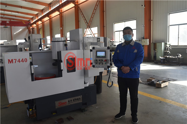 銷售經理張書民完成4臺磨床訂單